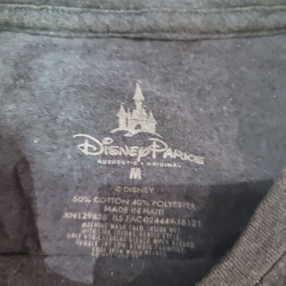 Disney Parks Taste Your Way Around The World 2018 T-Shirt collectible Sz M - Picture 6 of 8